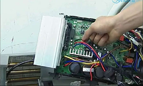 新晃美的空调电话是多少