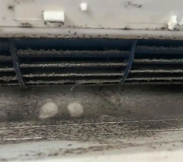 新晃空调吹的风有股烧焦味是怎么回事